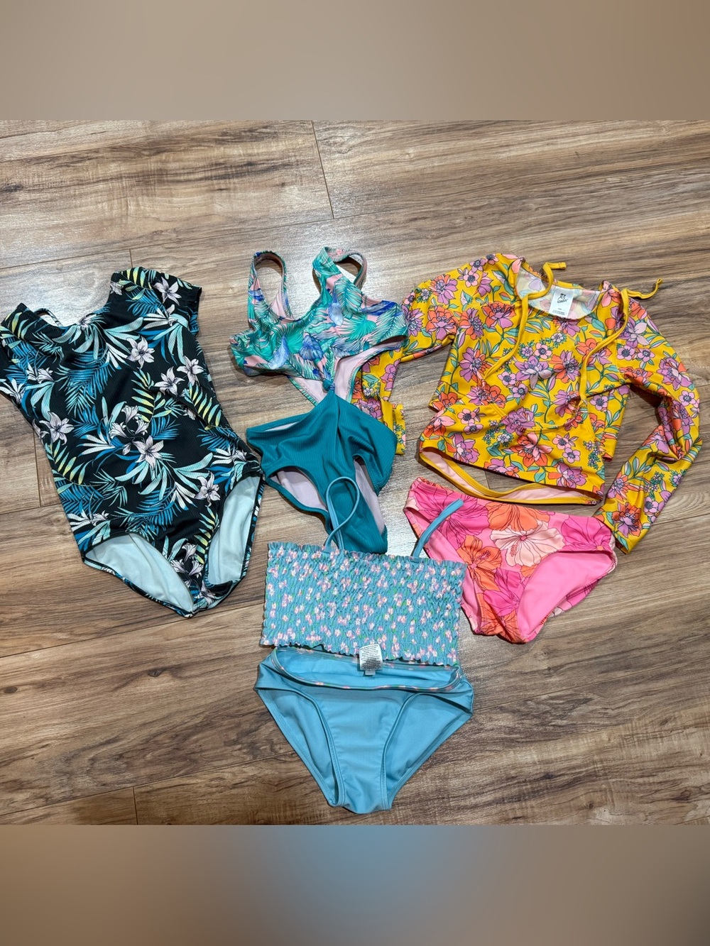 Girls Art Class swim bundle